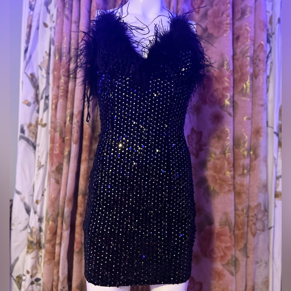 Short black and feathers dress